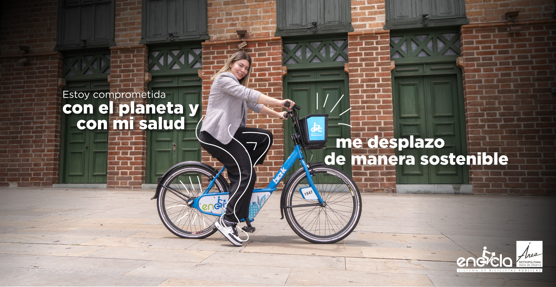 Mujer en bicleta de encicla